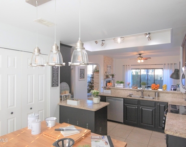 14203 N 101st Street - Photo Thumbnail 4