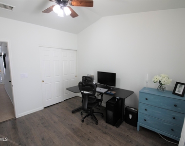 14203 N 101st Street - Photo Thumbnail 13