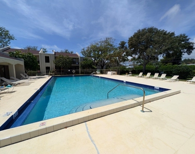 150 Pineview Road - Photo Thumbnail 4