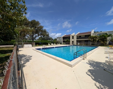 150 Pineview Road - Photo Thumbnail 2