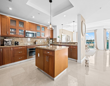516 Hendricks Isle - Photo Thumbnail 4