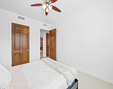 516 Hendricks Isle - Photo Thumbnail 20