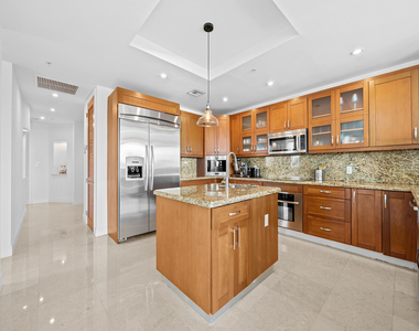 516 Hendricks Isle - Photo Thumbnail 12