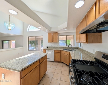 6416 N 78th Lane - Photo Thumbnail 22