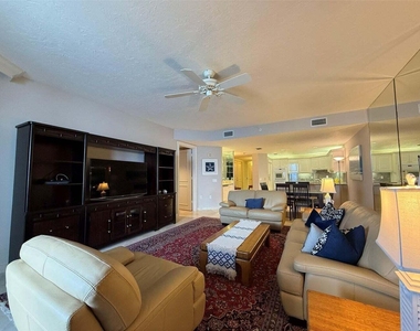 800 Ocean Drive - Photo Thumbnail 15