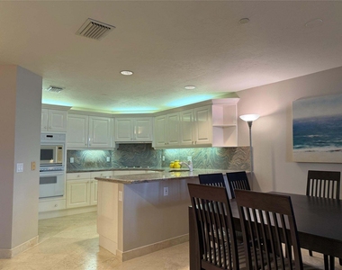 800 Ocean Drive - Photo Thumbnail 10