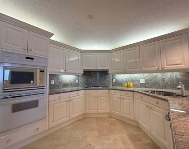 800 Ocean Drive - Photo Thumbnail 11