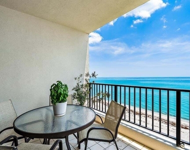 800 Ocean Drive - Photo Thumbnail 4