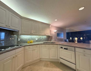 800 Ocean Drive - Photo Thumbnail 12