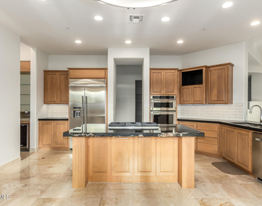10685 E Cottontail Lane - Photo Thumbnail 8