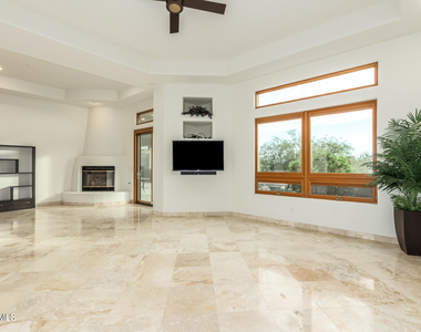 10685 E Cottontail Lane - Photo Thumbnail 13