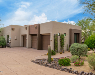 10685 E Cottontail Lane - Photo Thumbnail 4