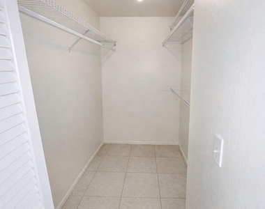 3800 N Hills Drive - Photo Thumbnail 11