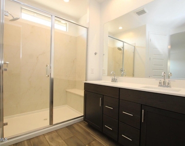 23059 E Pegasus Parkway - Photo Thumbnail 11