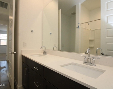 23059 E Pegasus Parkway - Photo Thumbnail 20