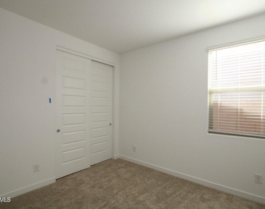 23059 E Pegasus Parkway - Photo Thumbnail 16
