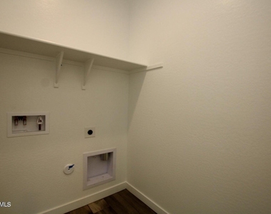23059 E Pegasus Parkway - Photo Thumbnail 21
