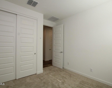 23059 E Pegasus Parkway - Photo Thumbnail 19