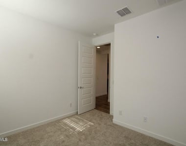 23059 E Pegasus Parkway - Photo Thumbnail 13