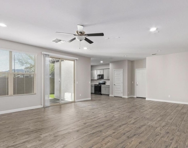 2936 N Augustine -- - Photo Thumbnail 6