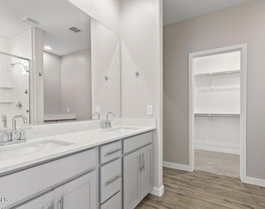 2936 N Augustine -- - Photo Thumbnail 12