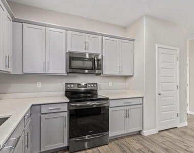 2936 N Augustine -- - Photo Thumbnail 4