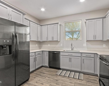 2936 N Augustine -- - Photo Thumbnail 2