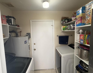 13321 N 26th Avenue - Photo Thumbnail 5
