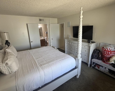 13321 N 26th Avenue - Photo Thumbnail 10