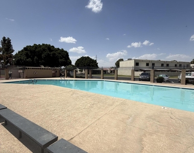 13321 N 26th Avenue - Photo Thumbnail 15
