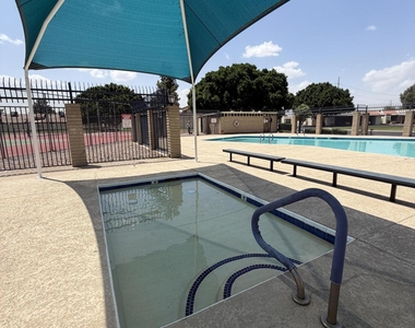 13321 N 26th Avenue - Photo Thumbnail 16