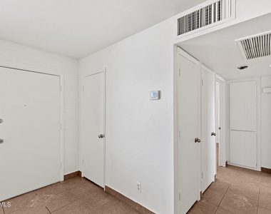 2246 W Sierra Street - Photo Thumbnail 25