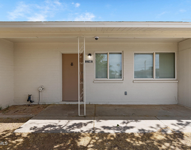 2246 W Sierra Street - Photo Thumbnail 6
