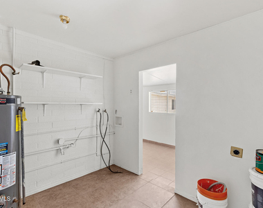 2246 W Sierra Street - Photo Thumbnail 24