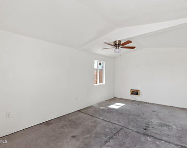2246 W Sierra Street - Photo Thumbnail 37