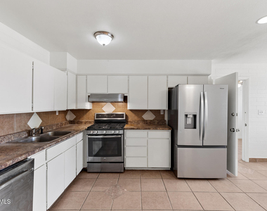2246 W Sierra Street - Photo Thumbnail 1