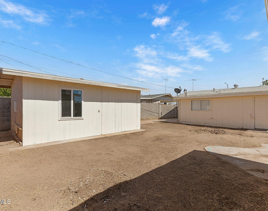 2246 W Sierra Street - Photo Thumbnail 34