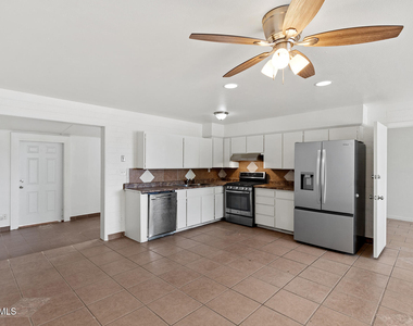 2246 W Sierra Street - Photo Thumbnail 18