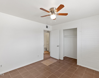 2246 W Sierra Street - Photo Thumbnail 28