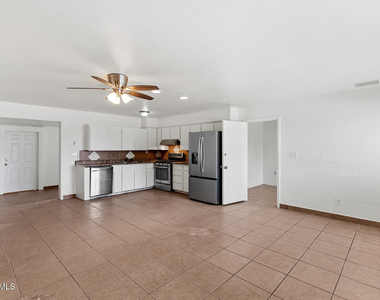2246 W Sierra Street - Photo Thumbnail 8