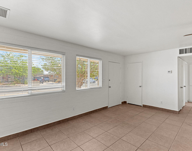2246 W Sierra Street - Photo Thumbnail 11