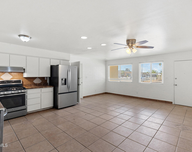 2246 W Sierra Street - Photo Thumbnail 19