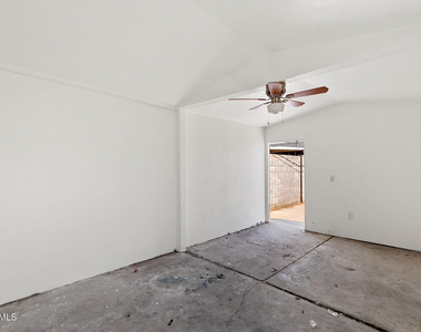 2246 W Sierra Street - Photo Thumbnail 38
