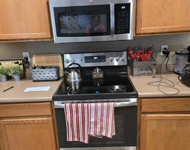 16671 N 169th Avenue - Photo Thumbnail 2