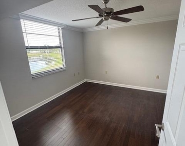 3540 Whitehall Drive - Photo Thumbnail 16