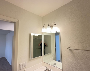 4418 N 53rd Lane - Photo Thumbnail 21