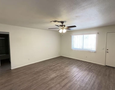 4418 N 53rd Lane - Photo Thumbnail 5