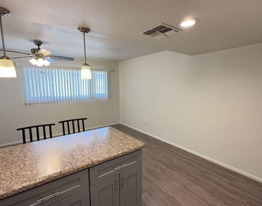 4418 N 53rd Lane - Photo Thumbnail 1
