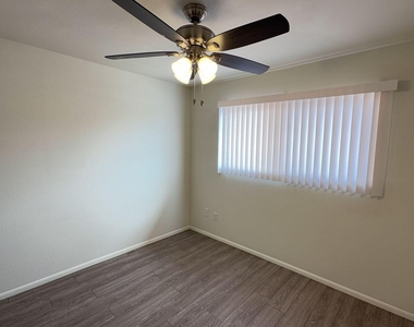 4418 N 53rd Lane - Photo Thumbnail 10