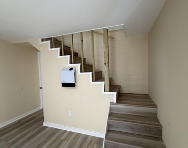 1018 Adams Street - Photo Thumbnail 7